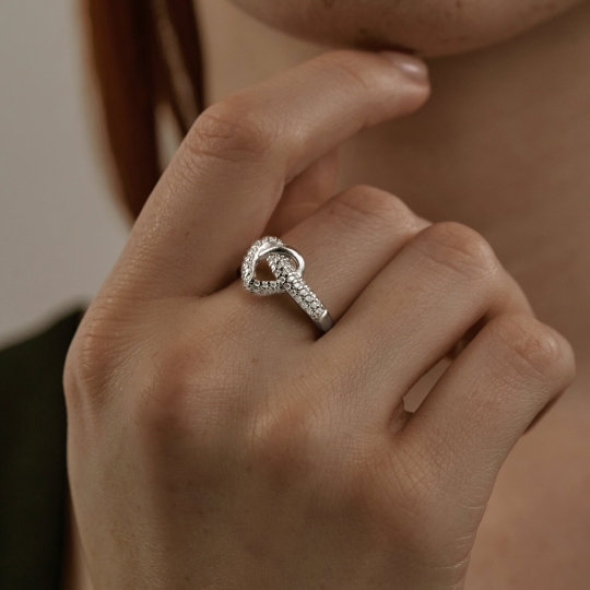 Кольцо из серебра с чернением и кварцем