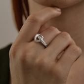 Кольцо из серебра с фианитами