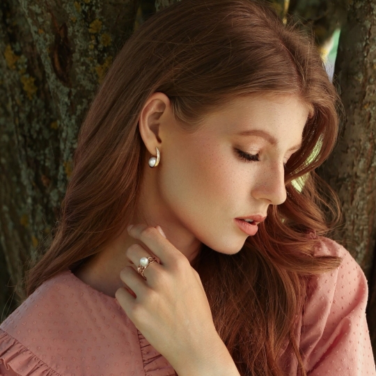 Кольцо из золота с сапфирами