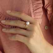 Кольцо из золота с жемчугом