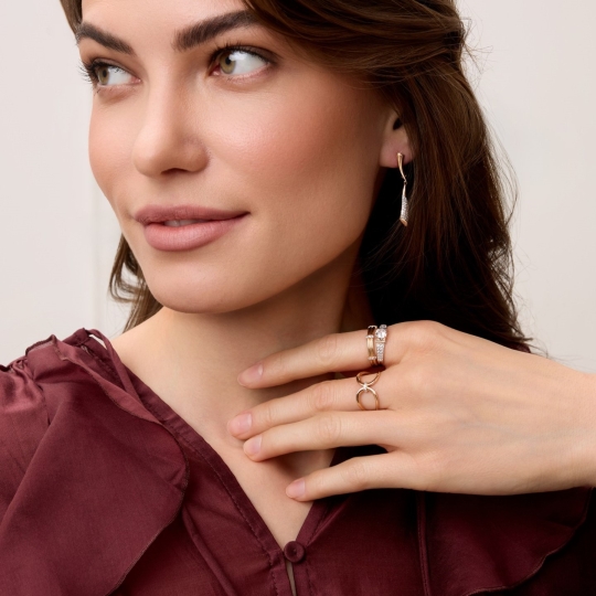 Кольцо из золота с фианитами