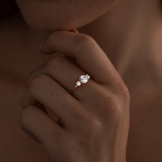 Кольцо из серебра с фианитом