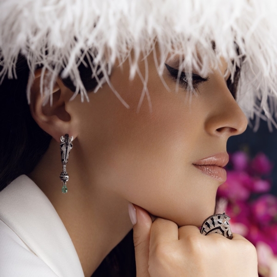 Кольцо из керамики с вставкой из золота и бриллиантами