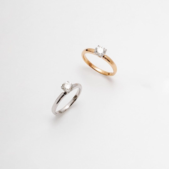 Кольцо из золота с бриллиантом 0,7 ct