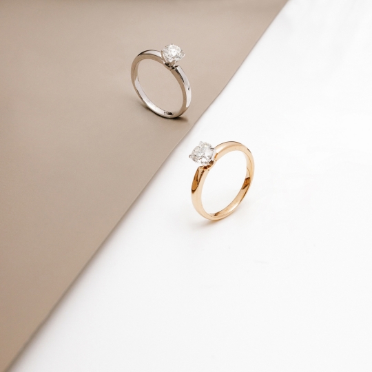 Кольцо из золота с бриллиантом 0,7 ct