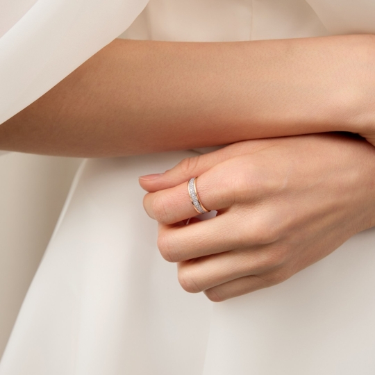 Кольцо из золота с хризолитом и фианитами