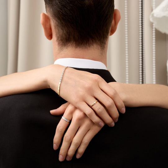 Кольцо из золота с хризолитом и фианитами