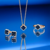 Кольцо из золота с бриллиантами и сапфирами