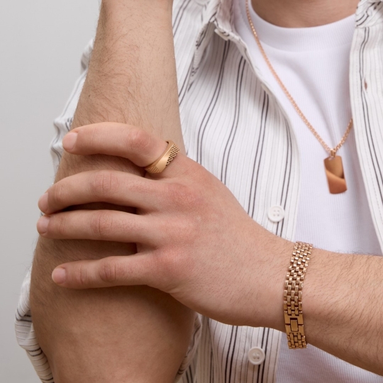 Кольцо из золота с фианитом