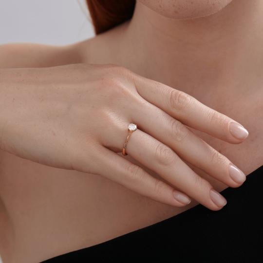 Кольцо из золота с фианитами