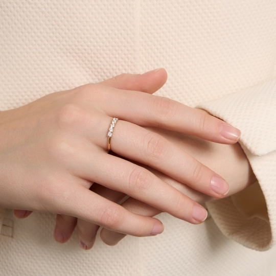 Кольцо из золота с султанитом и фианитами