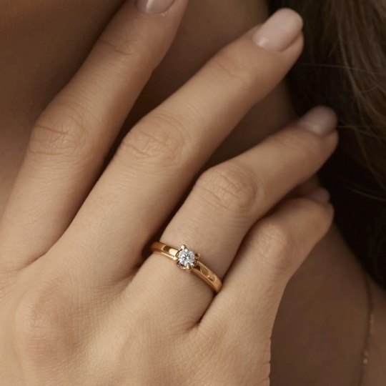 Кольцо из золота с фианитом