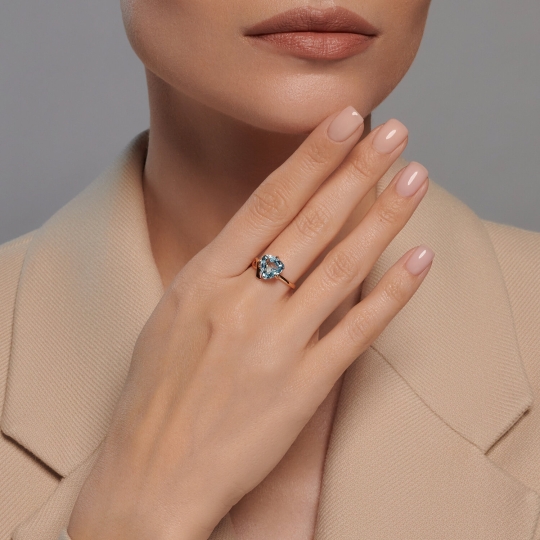 Кольцо из золота с фианитами