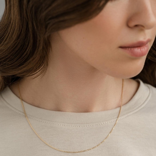 Кожаный шнур с вставками из золота