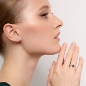 Кольцо из золота с бриллиантами и сапфиром