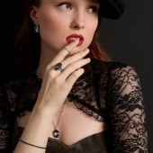 Кольцо из серебра с ювелирным кристаллом