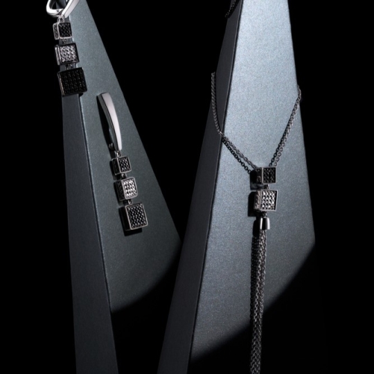 Колье из белого золота с бриллиантами