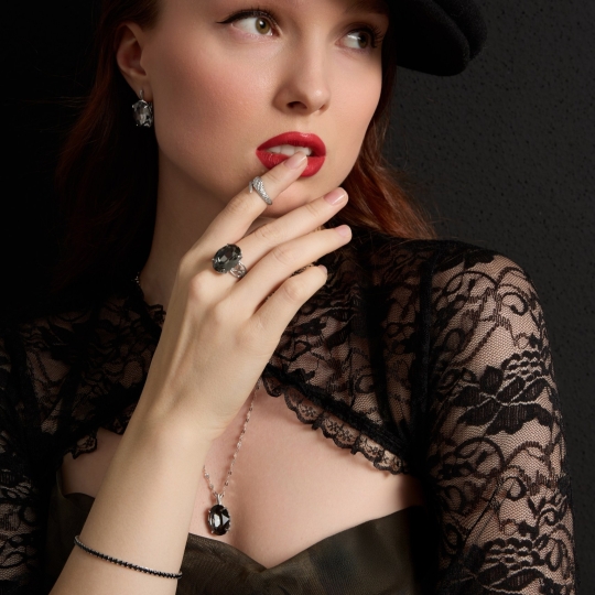 Подвеска из серебра с ювелирным кристаллом