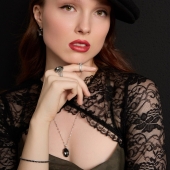 Серьги из серебра с ювелирными кристаллами