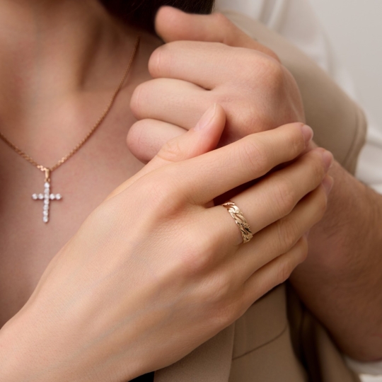 Кольцо из золота с фианитами