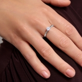Кольцо из белого золота с бриллиантом 0,4 ct