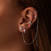 Одиночная серьга из серебра с фианитами