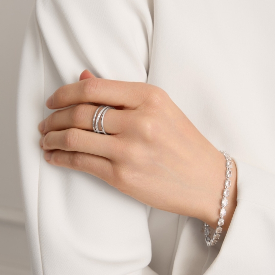 Браслет "красная нить" из серебра с фианитами "Love"