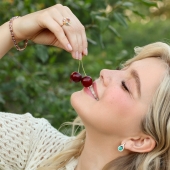 Серьги из золота с изумрудами и фианитами