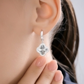 Серьги из серебра с фианитами
