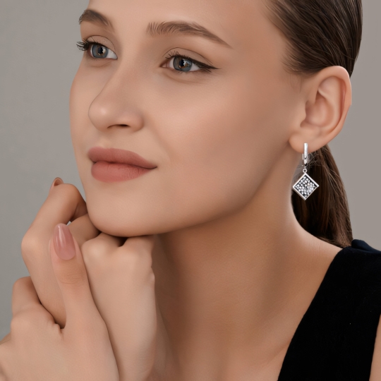 Серьги из серебра с фианитами