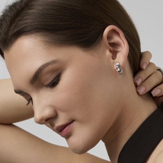 Серьги из серебра с бриллиантами и агатами