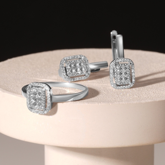 Кольцо из золота с бриллиантом 0,5 ct