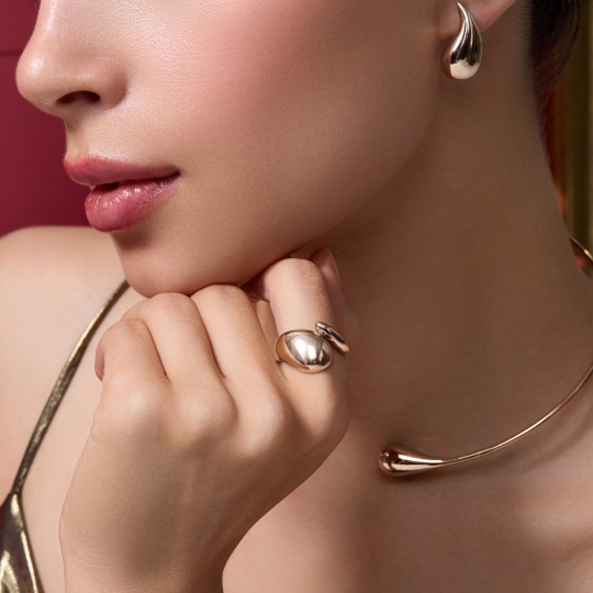 Кольцо из золота с топазом и фианитами