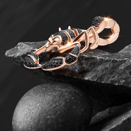 Подвеска из золота с бриллиантом