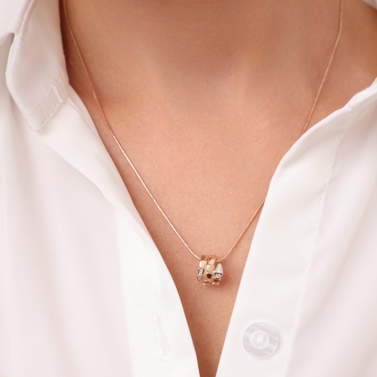 Подвеска из золота с бриллиантом и изумрудом