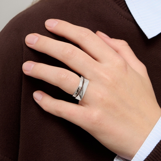 Кольцо из серебра с топазом и фианитами