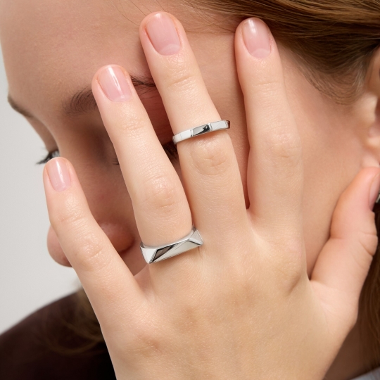 Кольцо из серебра с топазом и фианитами