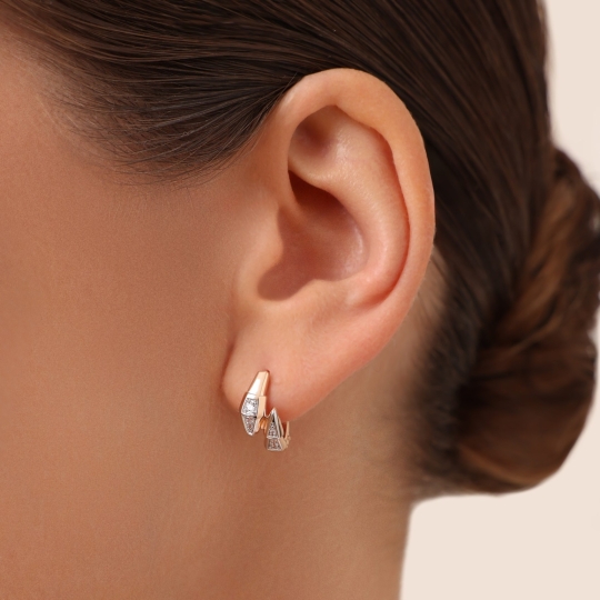 Кольцо из золота с фианитами