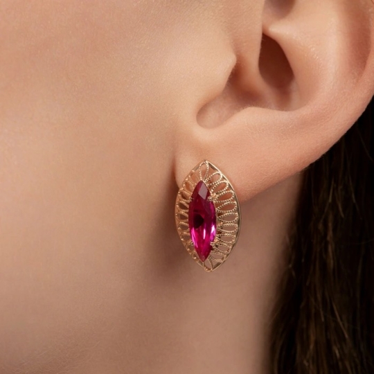 Кольцо из золота с корундом