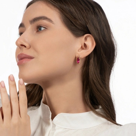 Кольцо из золота с корундом