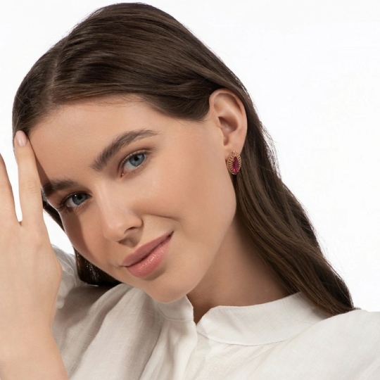 Кольцо из золота с корундом