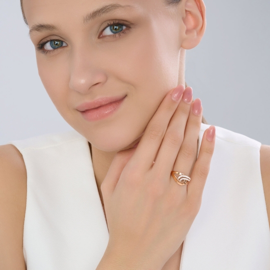 Кольцо из золота с гранатом и фианитами