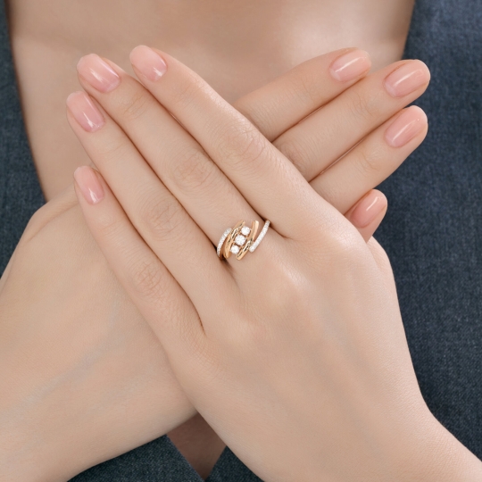 Кольцо из золота с бриллиантом