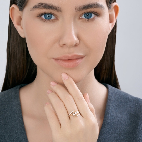 Кольцо из золота с бриллиантом