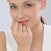 Кольцо из золота с фианитами