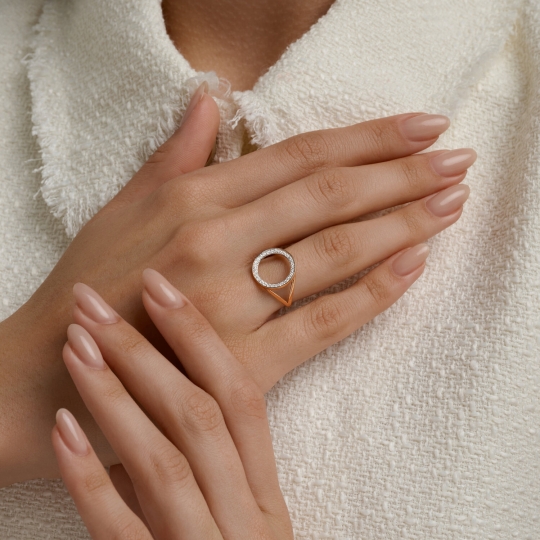 Кольцо из золота с топазом и фианитами