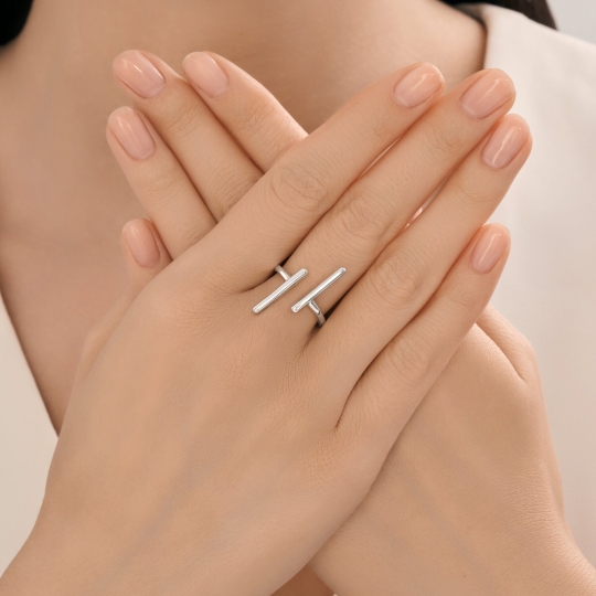 Кольцо из серебра с черными фианитами