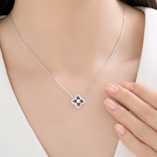 Колье из серебра с жемчугом, эмалью и фианитом