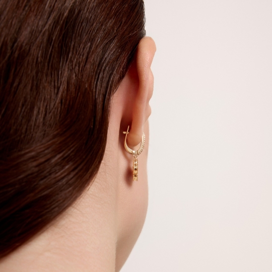 Серьги из золота с ониксами