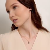 Серьги из золота с ониксами